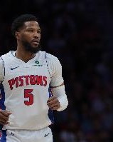 后程发力！比斯利10中4拿到19分4板4助1断 下半场16分