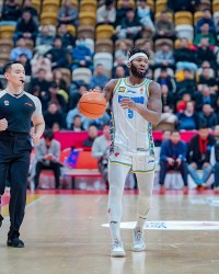 jiuyou.com-媒体人：许利民换斯佩尔曼让其不爽 但杰曼单外援激活防守伸缩性